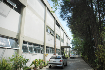 Prédio da administração e projeto: 1.400m2 Prédio da administração e projeto Injetaq